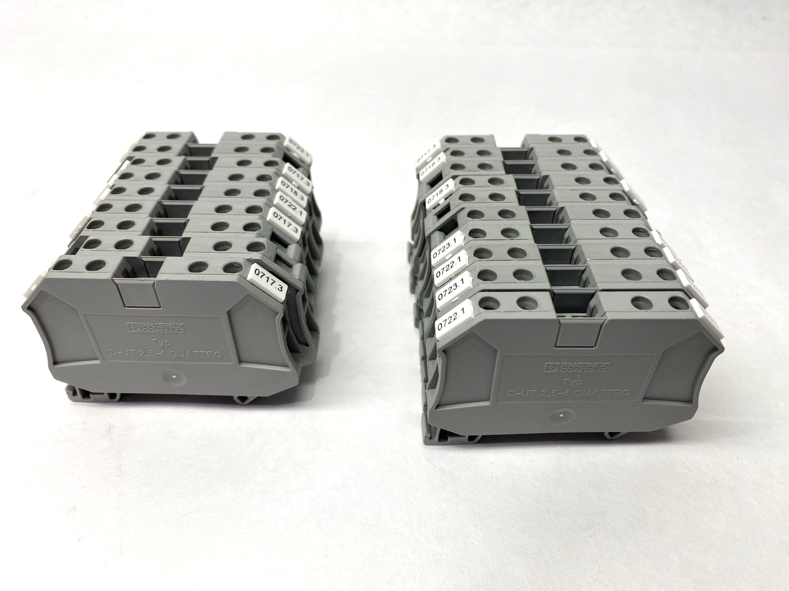 UT 4-QUATTRO | Phoenix Contact Terminal Blocks 3044571 w/ End Covers LOT OF 19 - Used - Maverick Industrial Sales