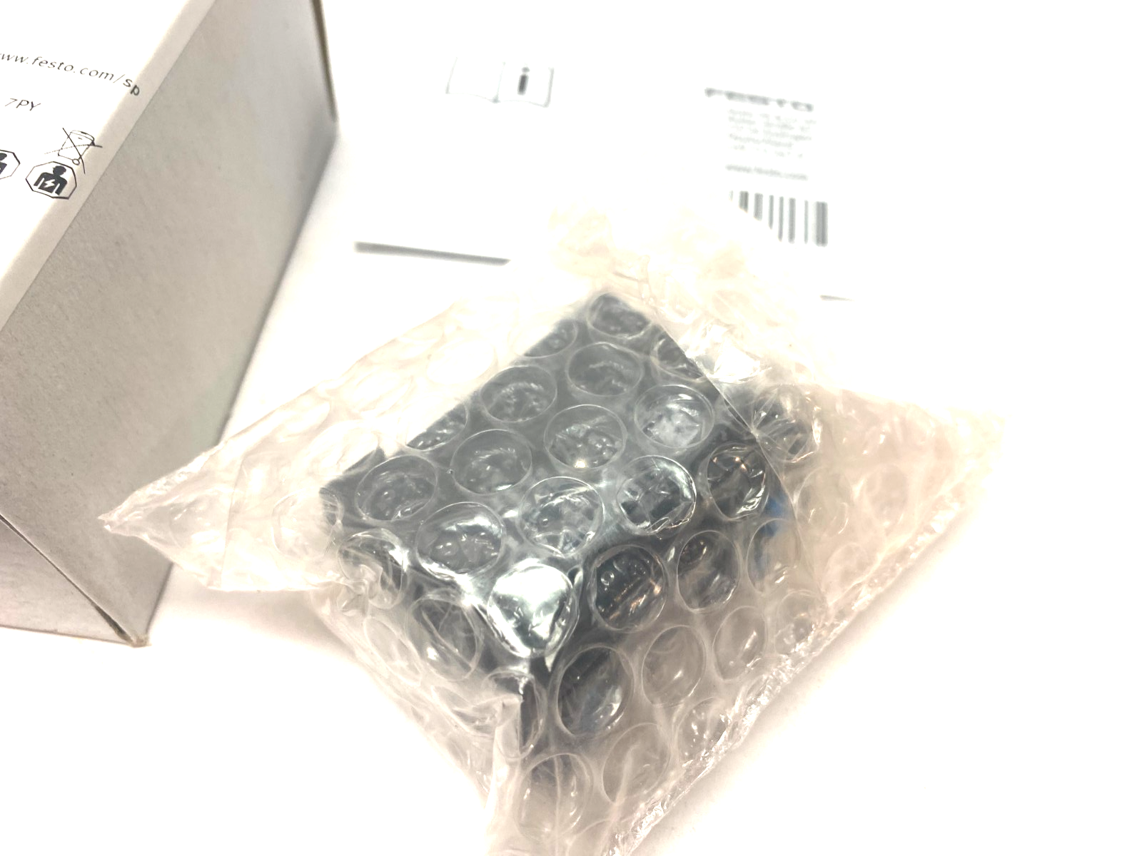 Festo SPAU-V1R-H-T532D-L-PNLK-PNVBA-M8D Digital Pressure Sensor 8001217 - Maverick Industrial Sales