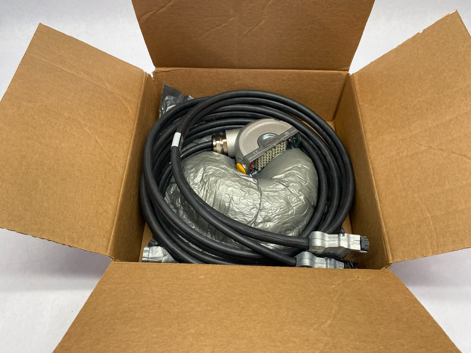 Kuka 395632 Robot Cable Set 4m CON XD30 HY60 - Maverick Industrial Sales