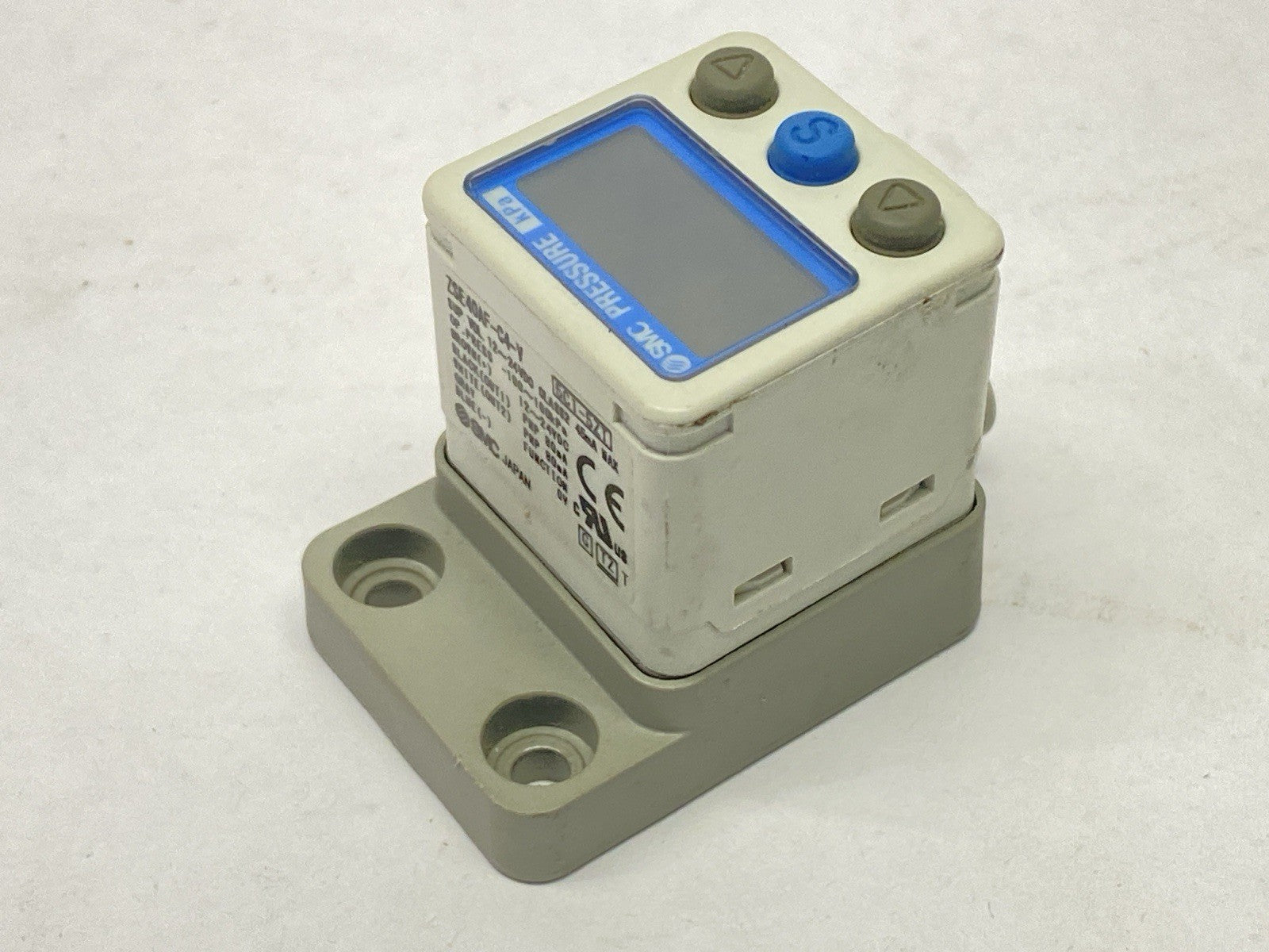 ZSE40AF-C4-V | SMC Digital High Precision Vacuum Switch 12-24VDC w/ Bracket - Used - Maverick Industrial Sales