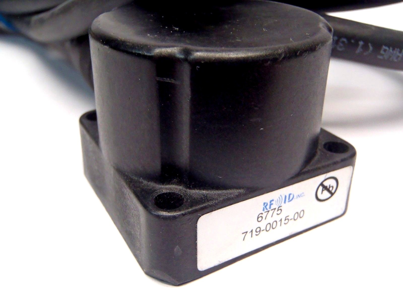 RFID 719-0015-00 Black Radio Antenna Hockey Puck w/ Turck Minifast Cable U2140-0 - Maverick Industrial Sales