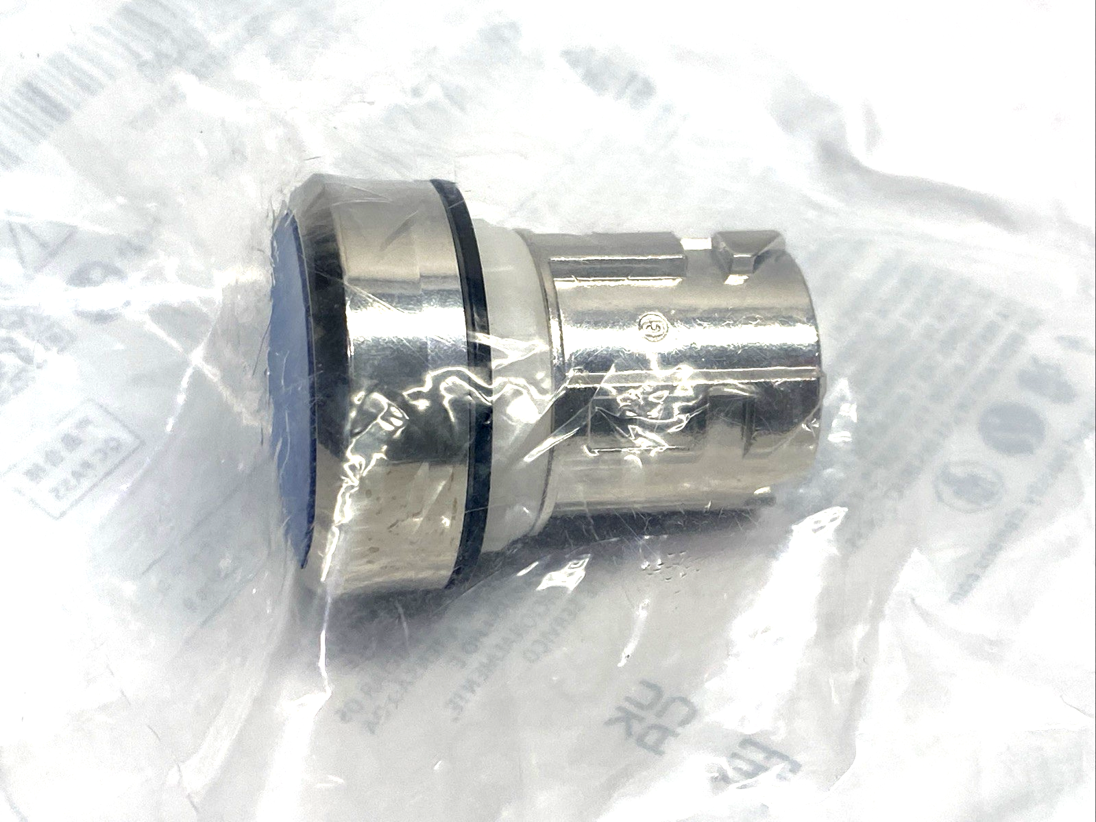 3SU1051-0AB50-0AA0 | Siemens Illuminated Pushbutton 22mm, Metal, Blue, Momentary - New - Maverick Industrial Sales