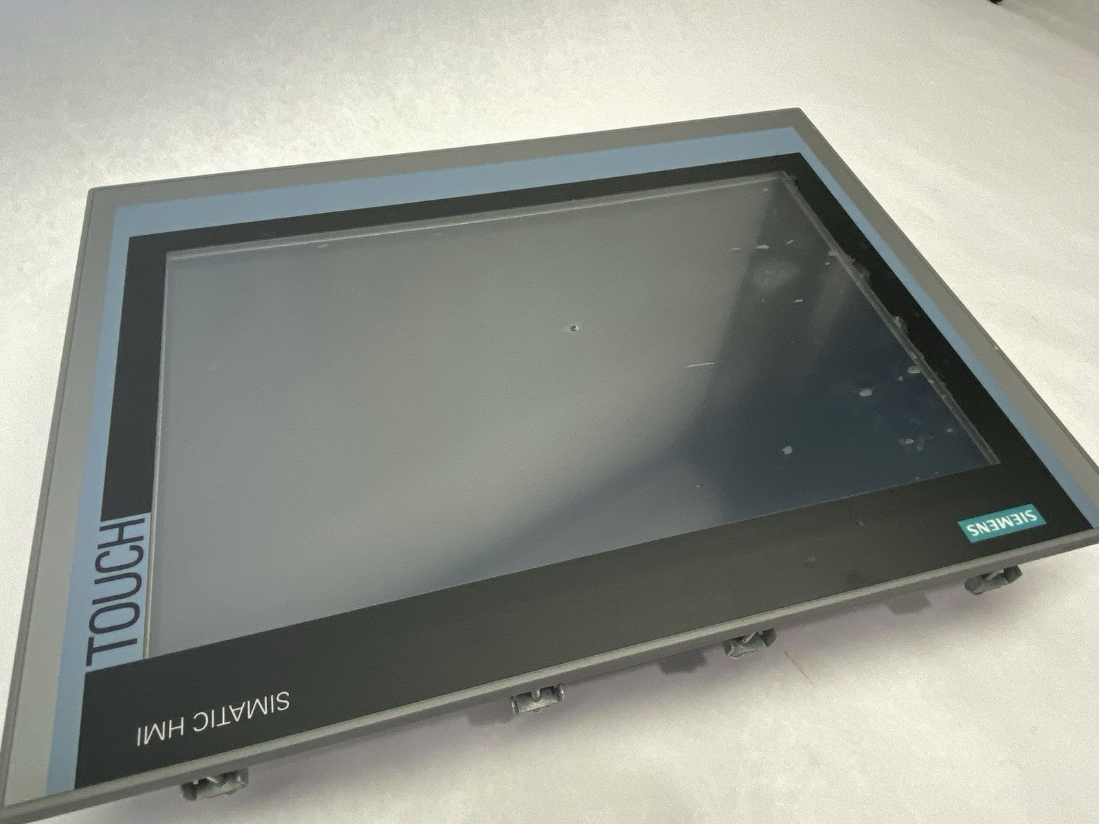 6AV2124-0QC02-0AX1 | Siemens SIMATIC HMI TP1500 Comfort Touch Panel SCREEN DAMAGE - Used - Maverick Industrial Sales