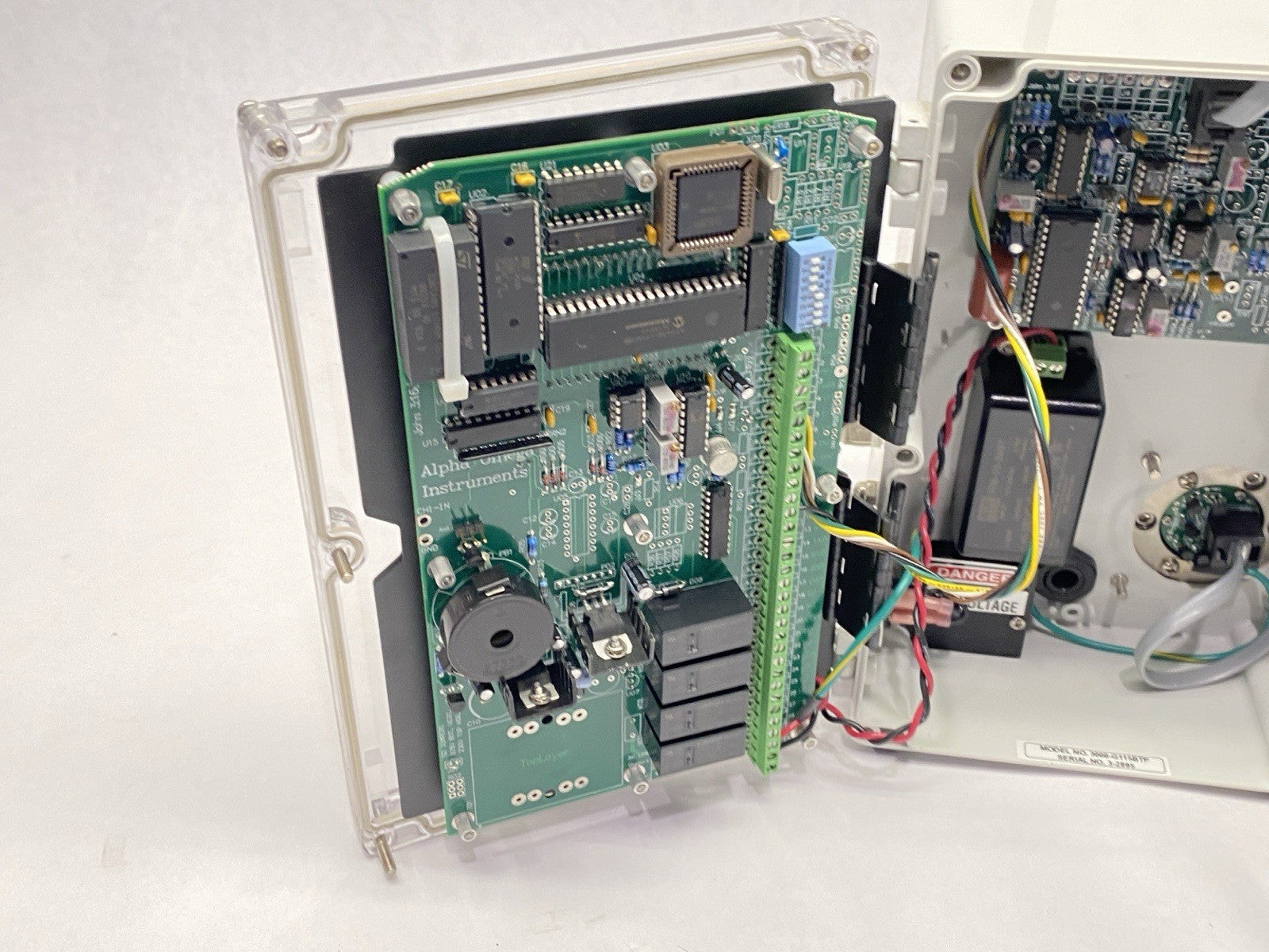 3000-G115BTP | Alpha Omega Instruments Series 3000 Trace Oxygen Analyzer 100-240V - For parts or not working - Maverick Industrial Sales
