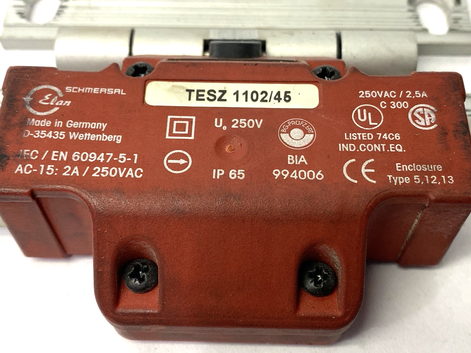 TESZ 1102/45 | Schmersal Hinge Safety Switch 250V - Used - Maverick Industrial Sales