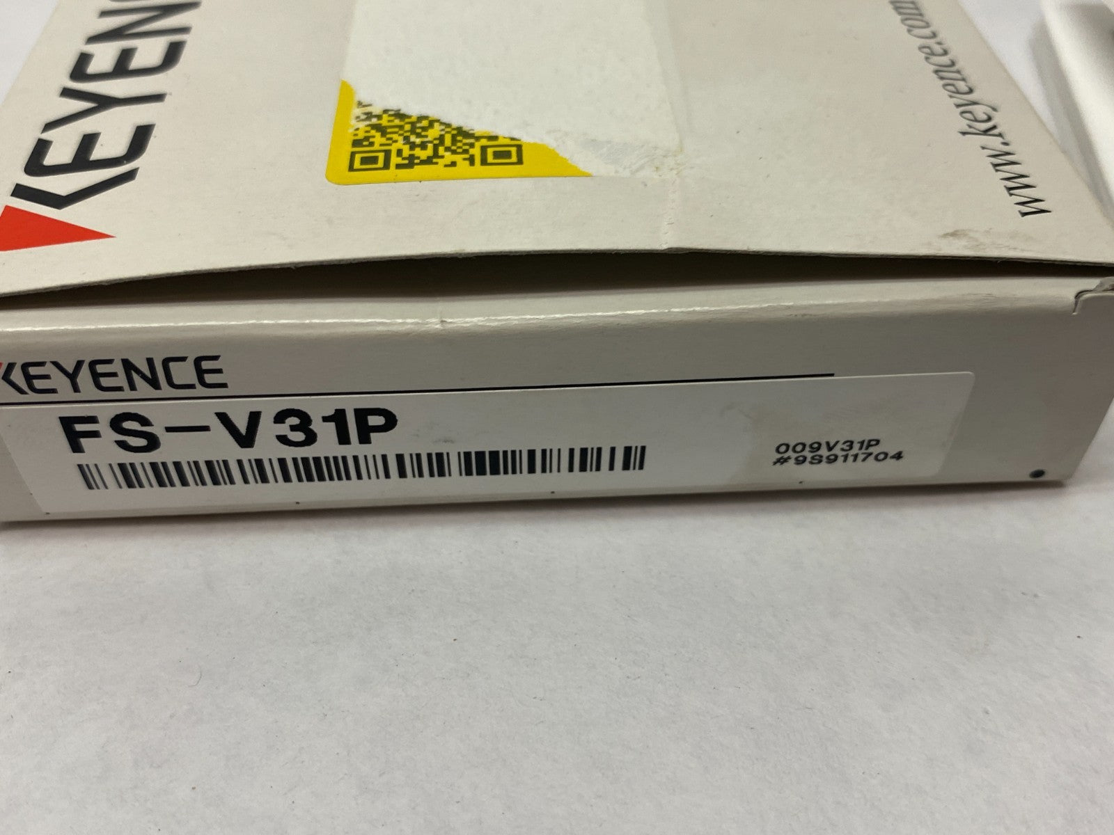Keyence FS-V31P Digital Fiber Amplifier Main Unit, Cable Type, PNP - Maverick Industrial Sales