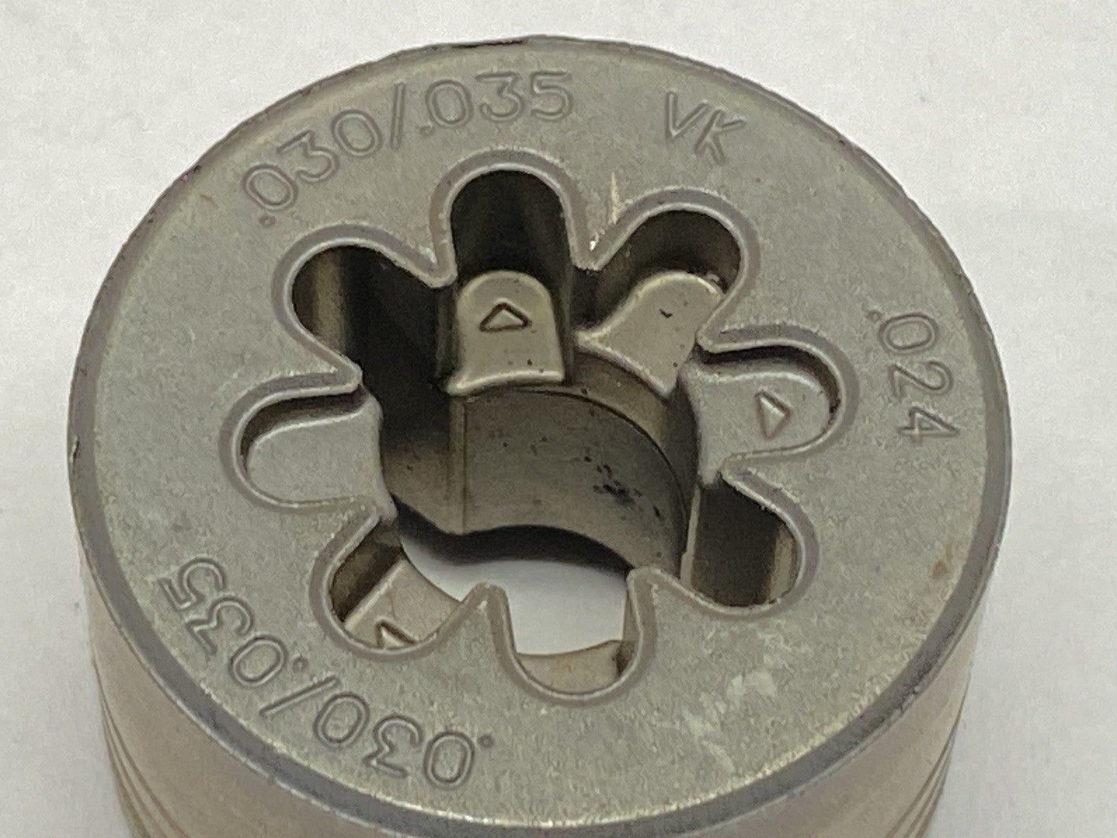 261157 | Miller .024, .030-.035V-Groove .035VK-Groove Drive Roll - New – Open box - Maverick Industrial Sales