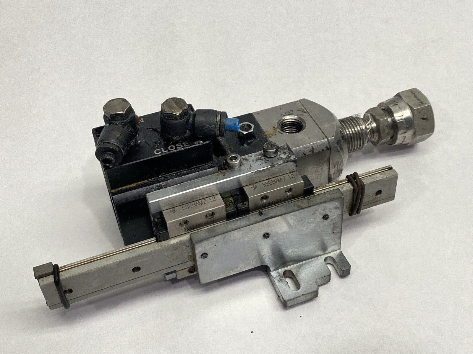 Graco 243666 Single Component 1K Ultra-Lite Pneumatic Dispense Valve Assembly - Maverick Industrial Sales