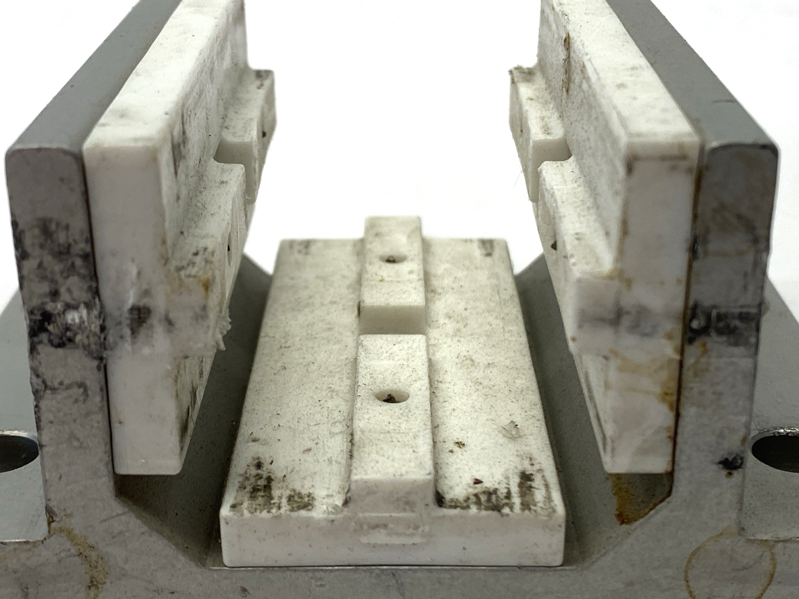 6825 | 80/20 3-Slot Mount Double Flange Aluminum Linear Bearing DAMAGED PLASTIC - Used - Maverick Industrial Sales