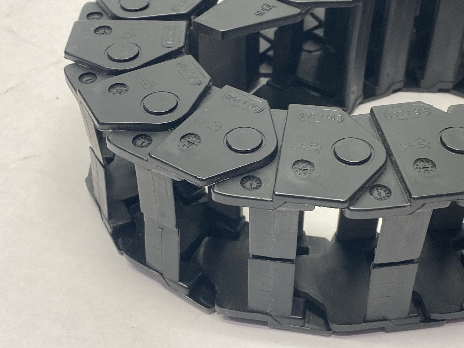 Igus E16-4-060-0 Series E16 Energy Chain 22 Links 2.2ft w/ 117-4-12P-A2 Brackets - Maverick Industrial Sales