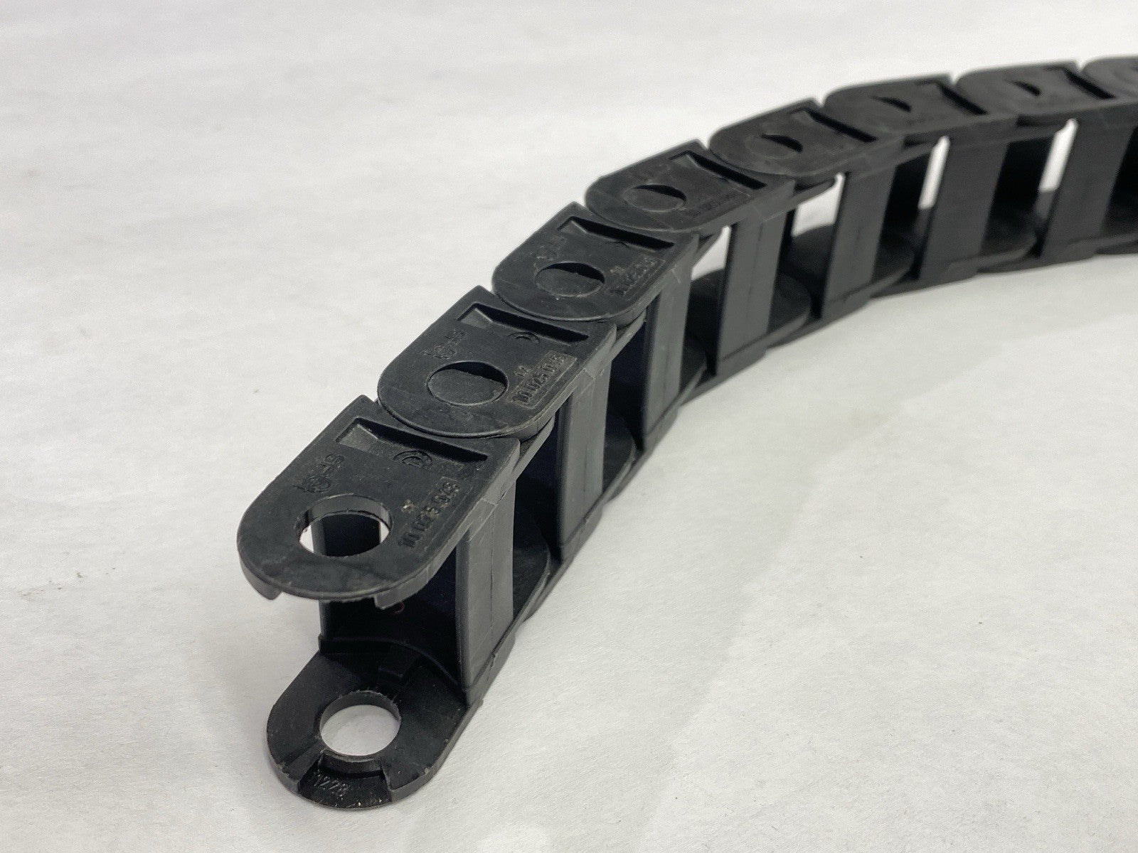 10.025.048.0 | Igus Series 10 Energy Chain 132 Links 13ft Length - New Other - Maverick Industrial Sales