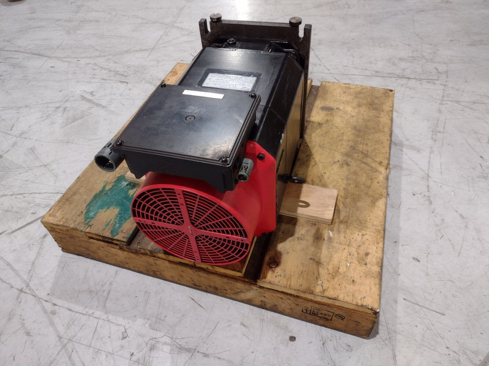 Fanuc A06B-0826-B190#3000 AC Servo Spindle Motor 5.5kW αP12 134-220V / 200-230V - Maverick Industrial Sales