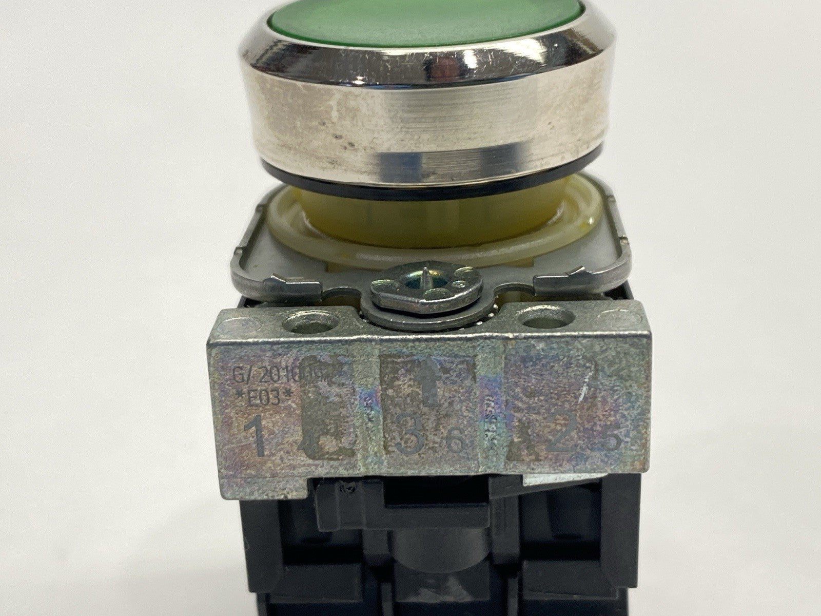 3SU1152-0AB40-1BA0 | Siemens 22mm Illuminated Pushbutton Green 3SU1510-0AA10-0AA0 - Used - Maverick Industrial Sales