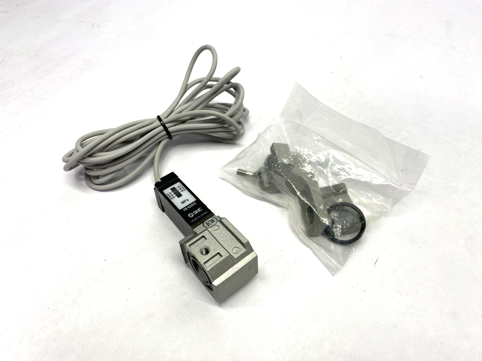 IS1000E-3F03YL-X215 | SMC Pressure Switch - New – Open box - Maverick Industrial Sales