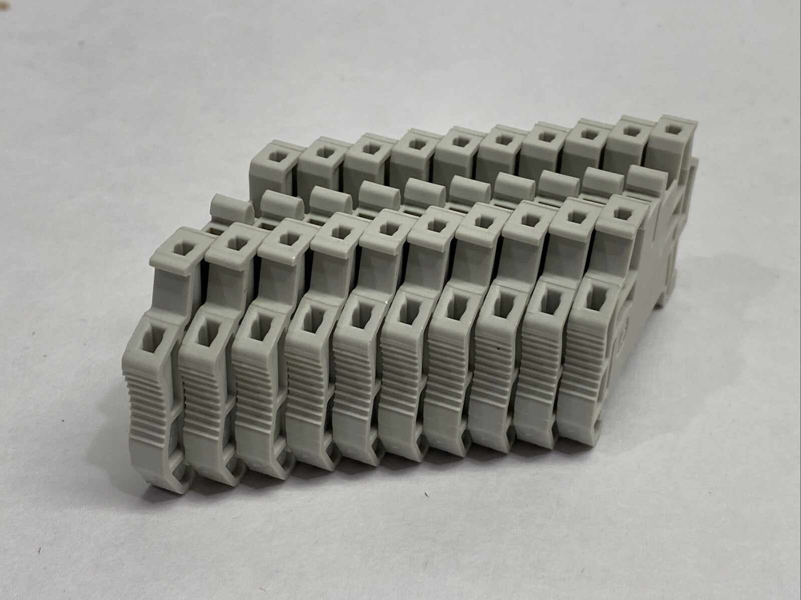 Siemens 8WH9 150-0CA00 Terminal Block End Block LOT OF 10 - New – Open box - Maverick Industrial Sales