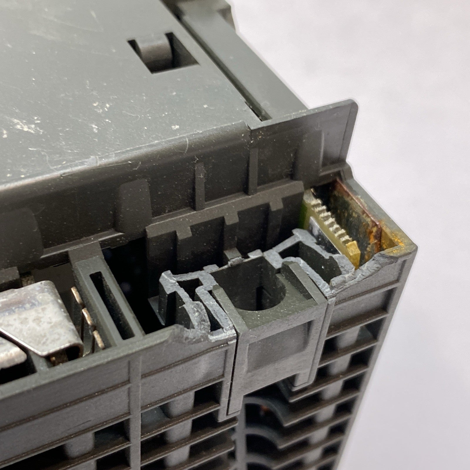 Siemens 6ES7318-2AJ00-0AB0 CPU SIMATIC S7-300 CHIPPED / DAMAGED - Maverick Industrial Sales