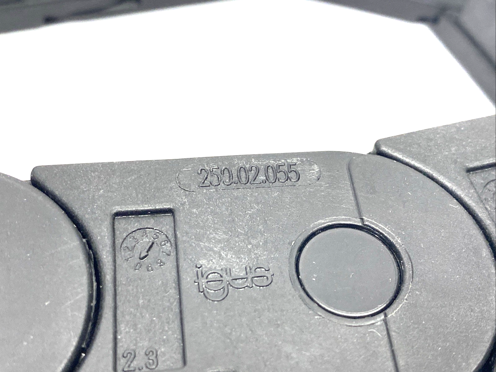 250-02-055-0 | Igus Series 250 E-Chain, Snap-Open Outer Radius, 12-Links 23-1/2" - New – Open Box - Maverick Industrial Sales