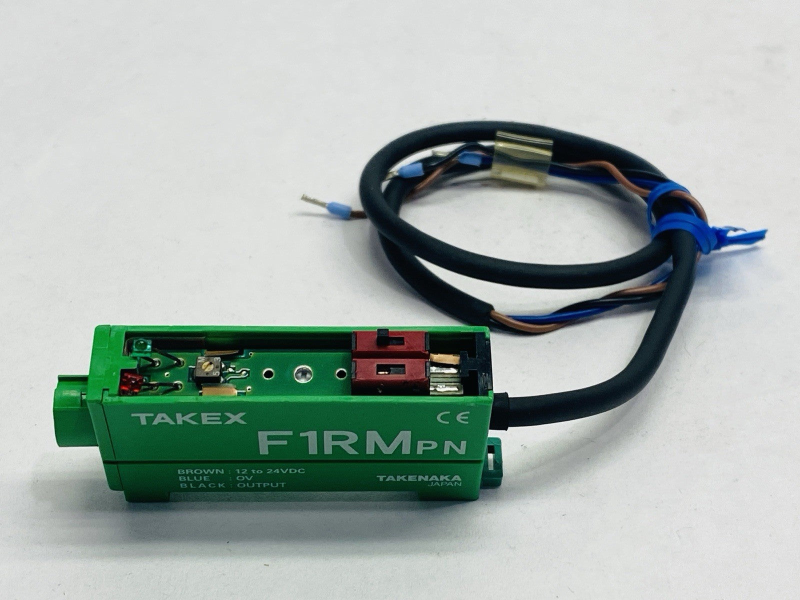 Takex F1RMPN Green Fiber Optic Sensor With Cable 12-24VDC - Maverick Industrial Sales