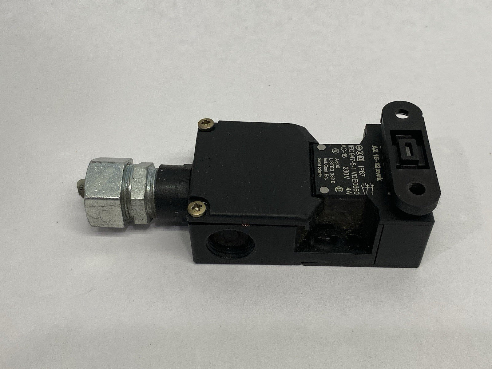 AZ 16-12zvrk-M20 | Schmersal Safety Interlock Switch & Key 161157373 - Used - Maverick Industrial Sales
