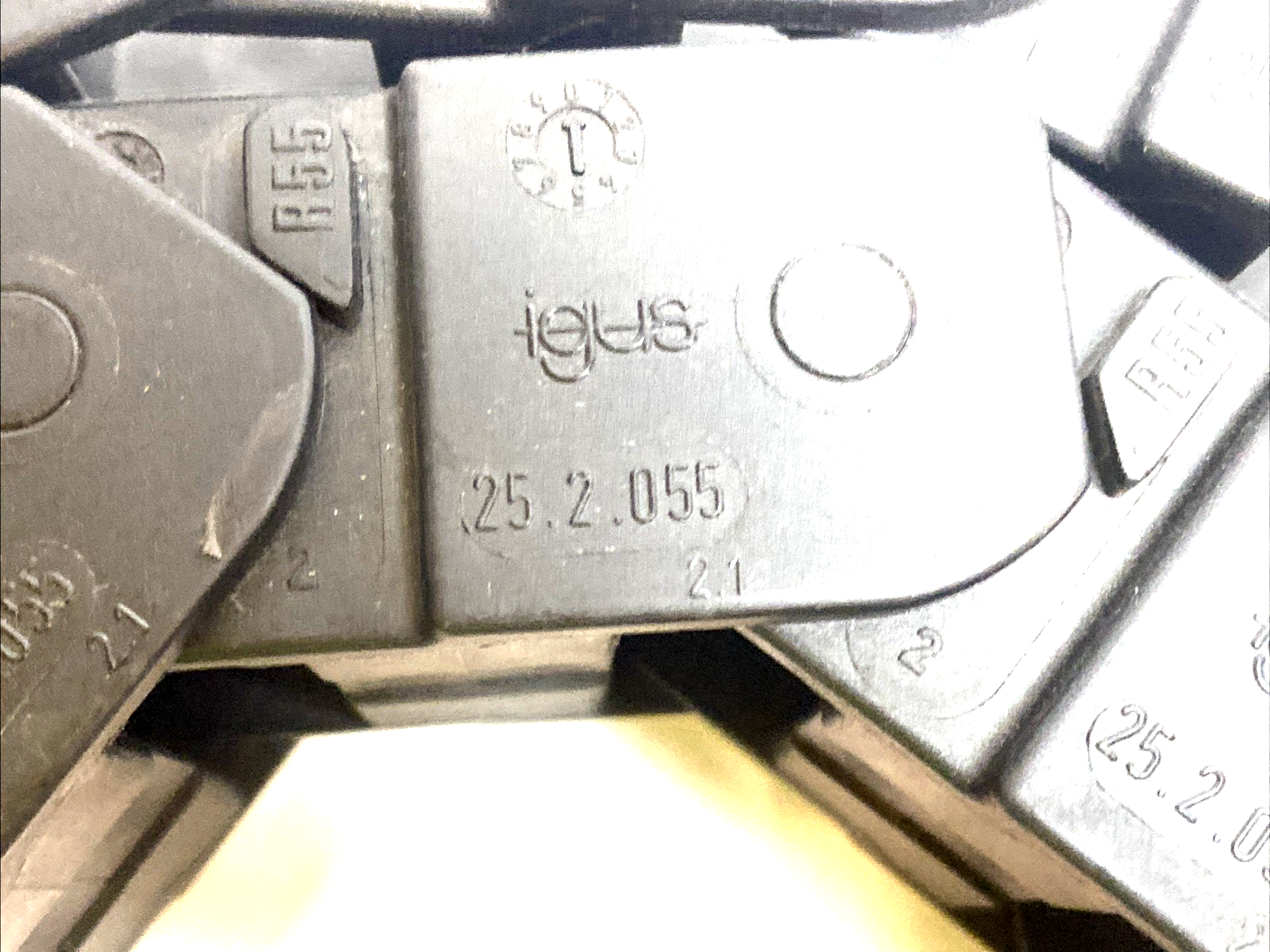 Igus 25.2.055 Energy Chain Cable Carrier 21 Links - Maverick Industrial Sales