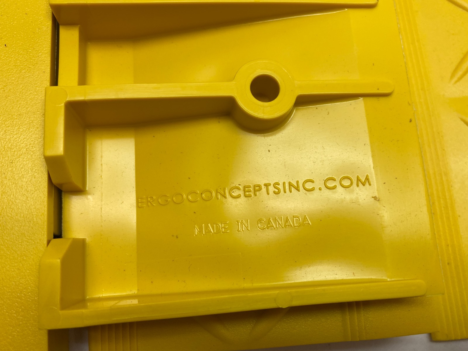 A3-Y | Ergo Advantage Anti-Fatigue Floor Mat, Female Edging 18" L x 4" W LOT OF 6 - New – Open box - Maverick Industrial Sales