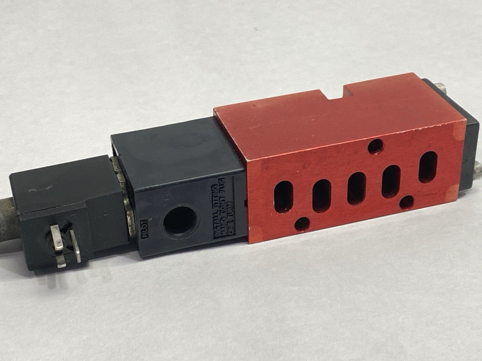 CSG-4332-043-H16-L14-P-A120 | Versa Solenoid Valve 4-Way 110/120V - For parts or not working - Maverick Industrial Sales