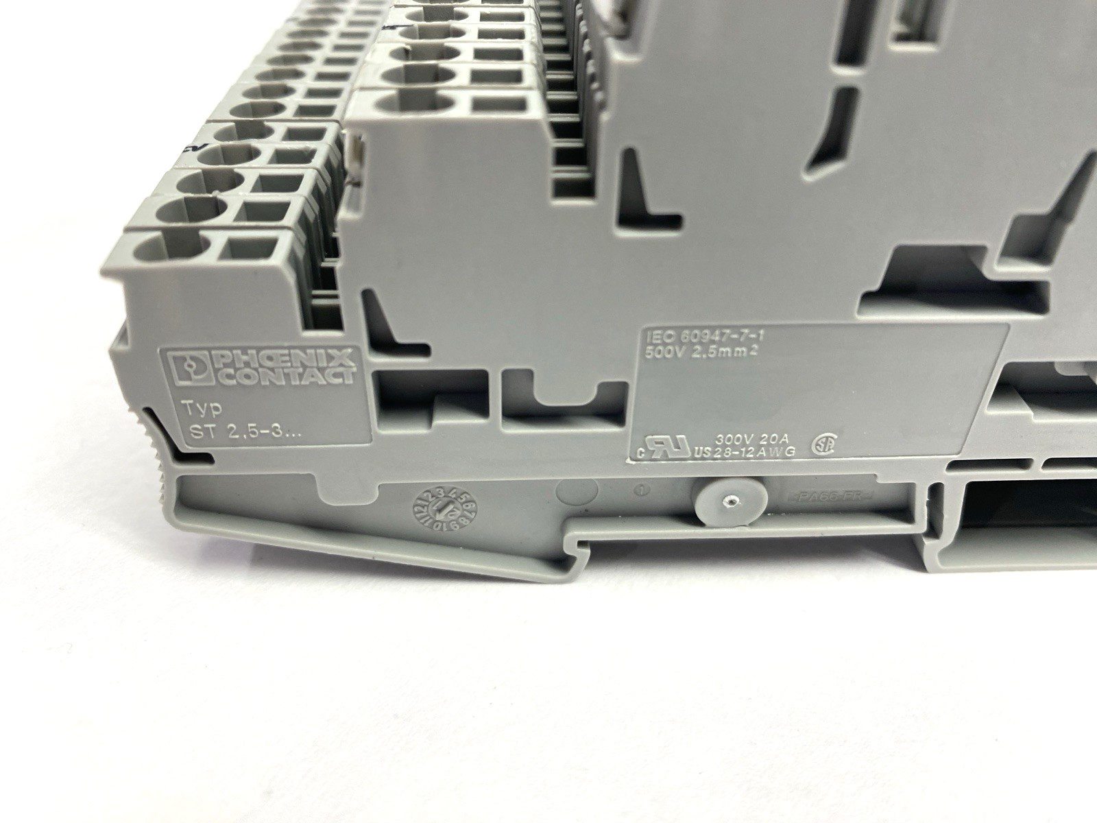 3036042 | Phoenix Contact ST 2,5-3L Multi-Level Terminal Block LOT OF 32 - Used - Maverick Industrial Sales