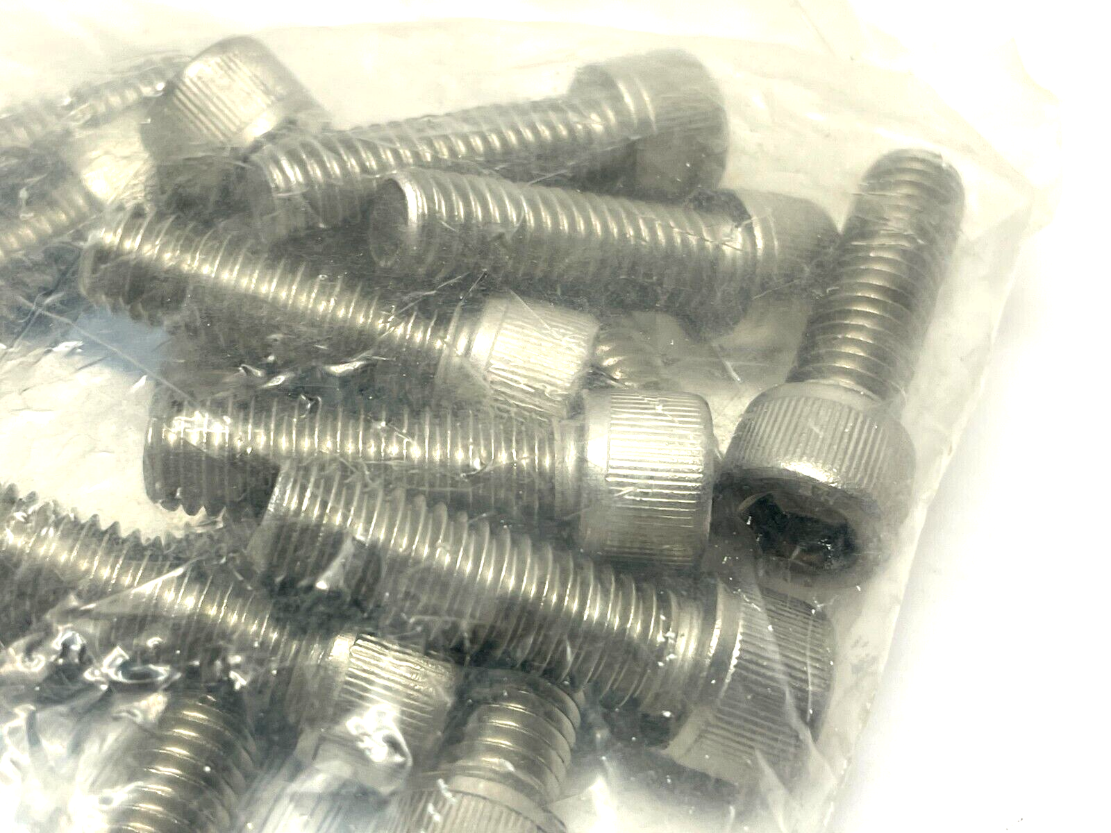 Fastenal 1173541 Socket Head Cap Screw 3/8"-16 x 1-1/4"L 5/16" LOT OF 25 - Maverick Industrial Sales