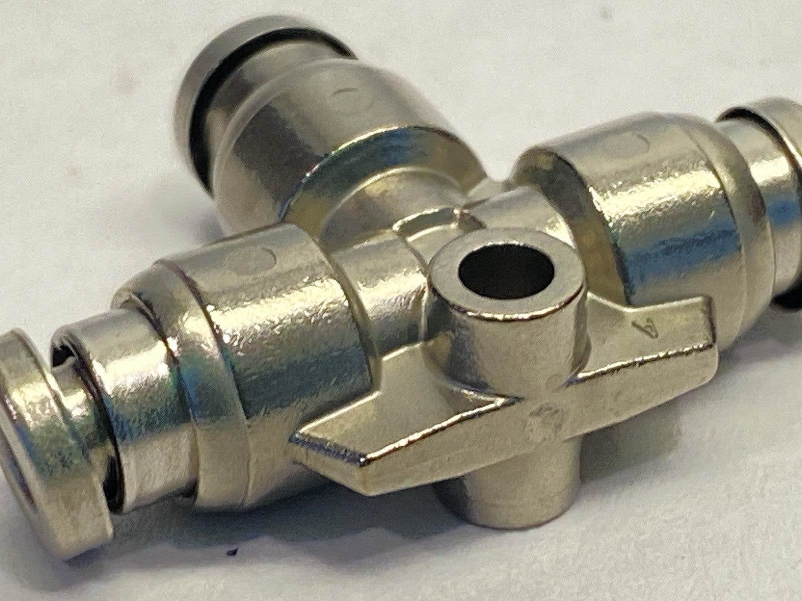 KQG2T03-00 | SMC KQC Union Tee Fitting Stainless Steel 5/32" OD - New – Open box - Maverick Industrial Sales
