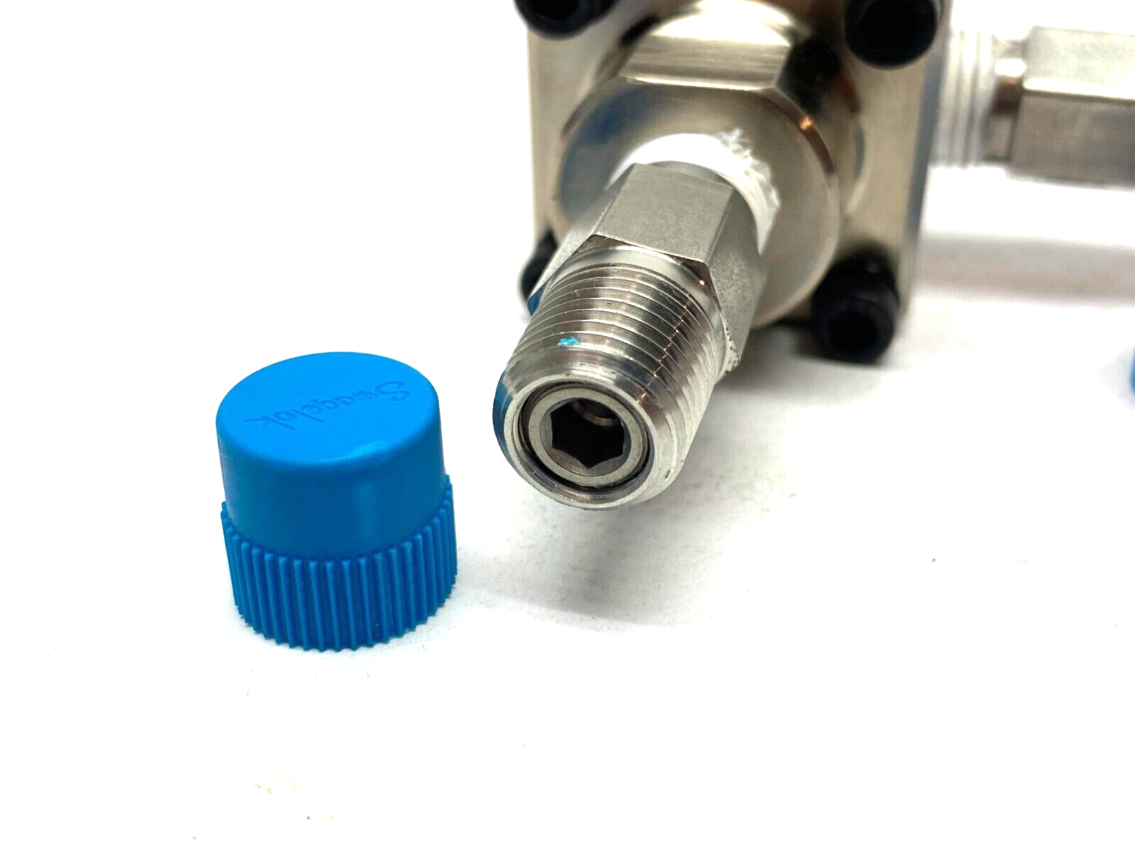 Sealant Equipment & Engineering 2600-089-000-ZF Precision Lube Sealing Dispenser - Maverick Industrial Sales