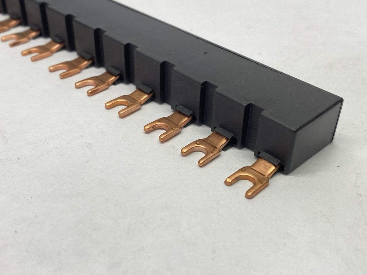3RV1915-1DB | Siemens Busbar 3-Phase 600VAC 65A - Used - Maverick Industrial Sales