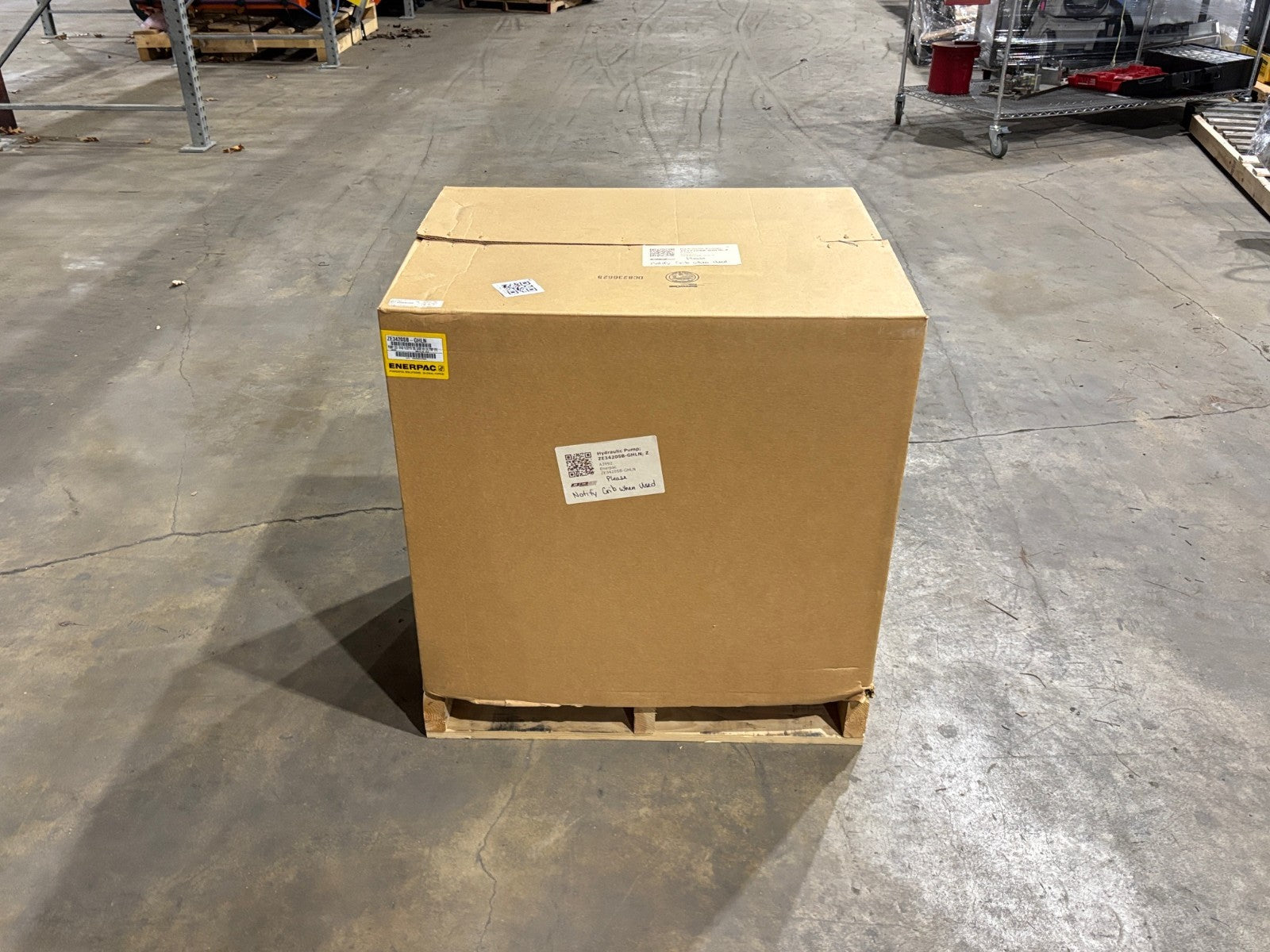 Enerpac ZE3420SB-GHLN Electric Hydraulic Pump, 10,000 PSI, ZE3, 115V, 20L - Maverick Industrial Sales
