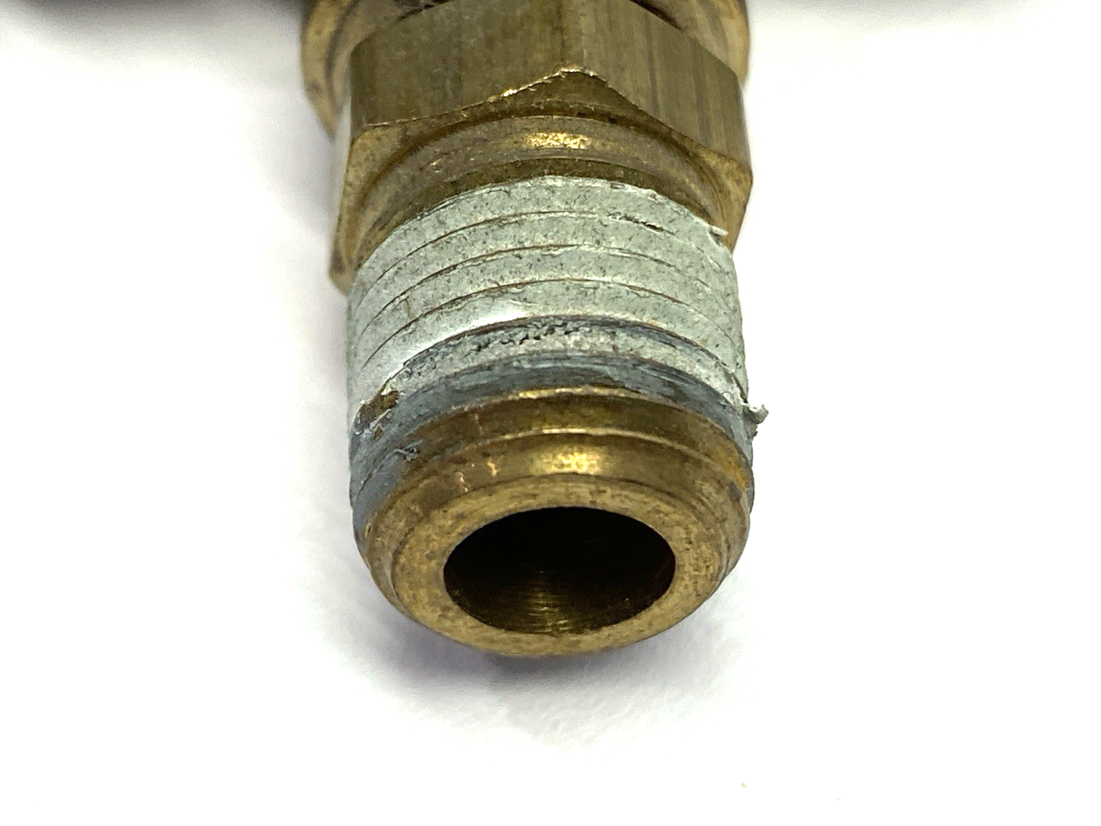 Parker 172PTC-6-4 Prestolok Branch Tee Swivel 3/8" w/ 1/4" Male NPT - Maverick Industrial Sales