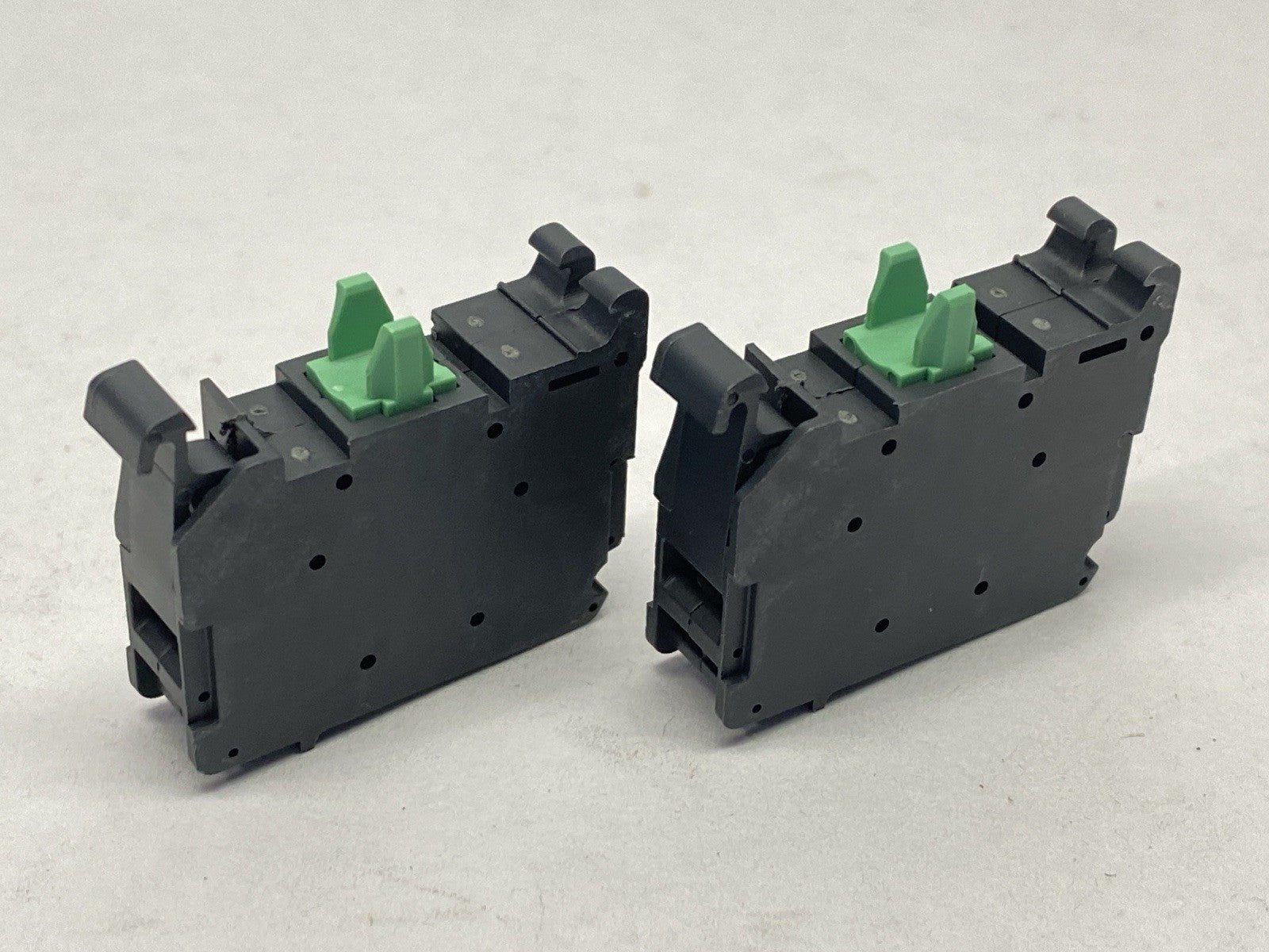 | Allen Bradley 800F-X10 Ser A Contact Block 22.5mm LOT OF 2 - New – Open box - Maverick Industrial Sales