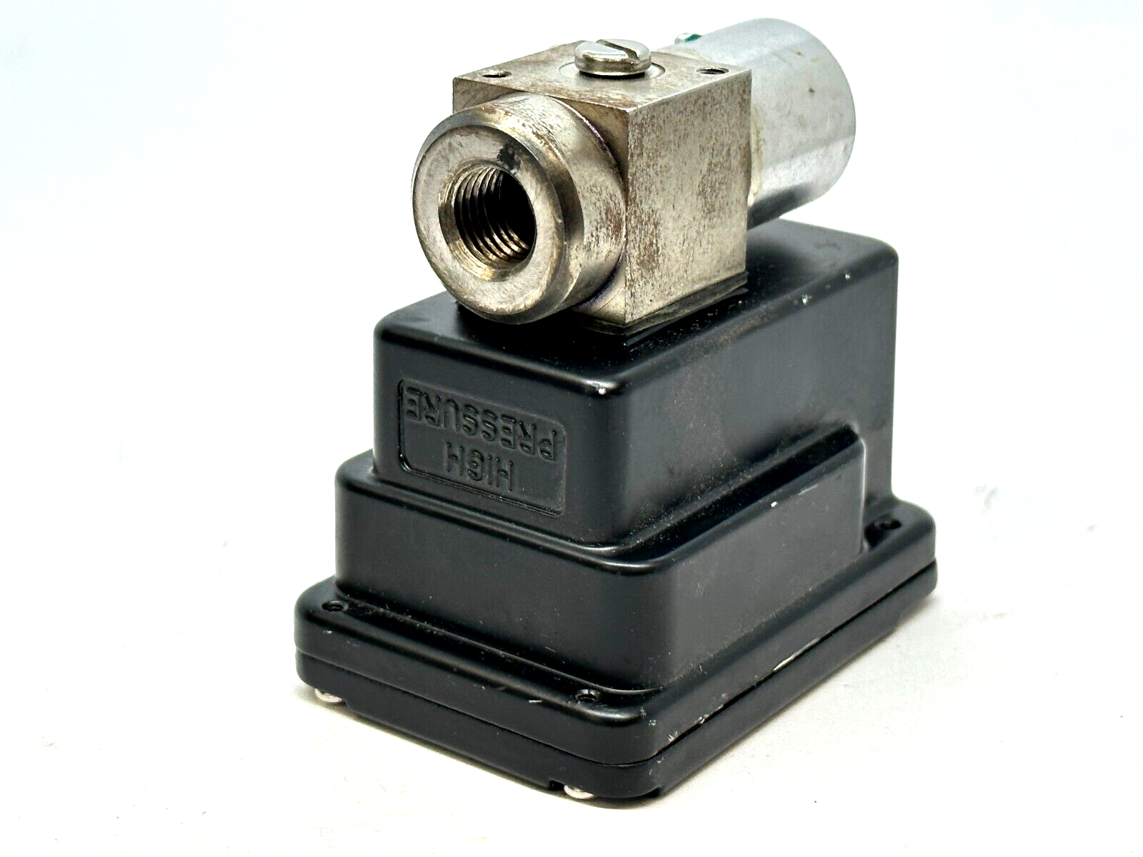 Dwyer 645-2 Wet/Wet Differential Pressure Transmitter 0-5 PSID 4-20MA 24VDC - Maverick Industrial Sales