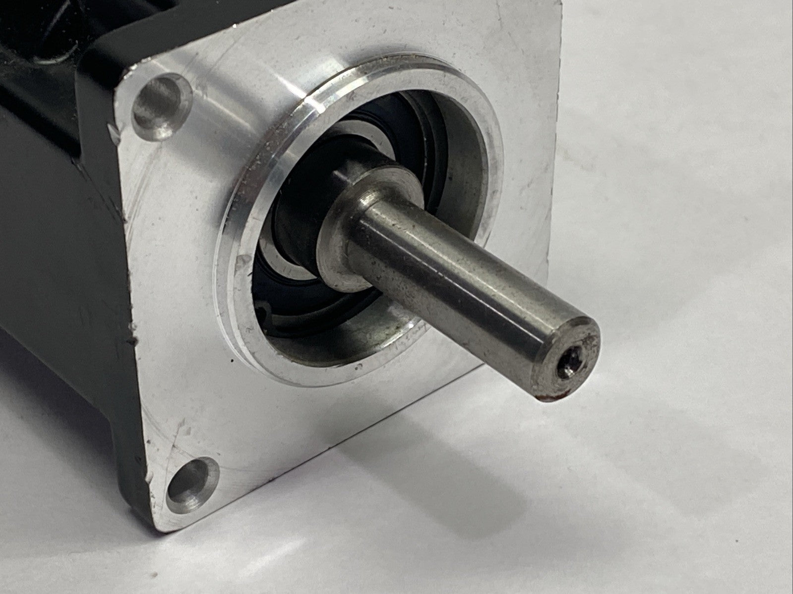 Kollmorgen AKM24D-BNBN2-00 Servo Motor 8000RPM 640VDC 0.93kW - Maverick Industrial Sales