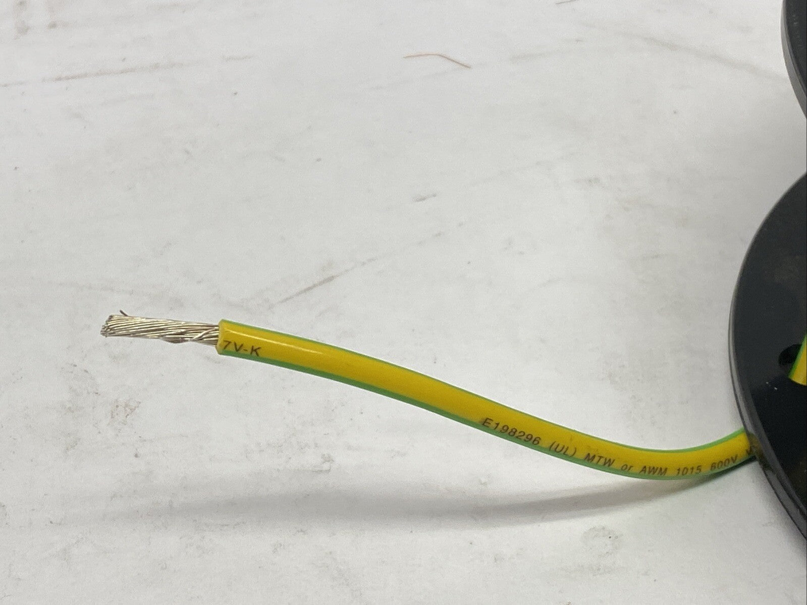 Lapp 4160600 Single-Conductor Hook-Up Wire 12AWG Green/Yellow 600v 85FT Spool - Maverick Industrial Sales