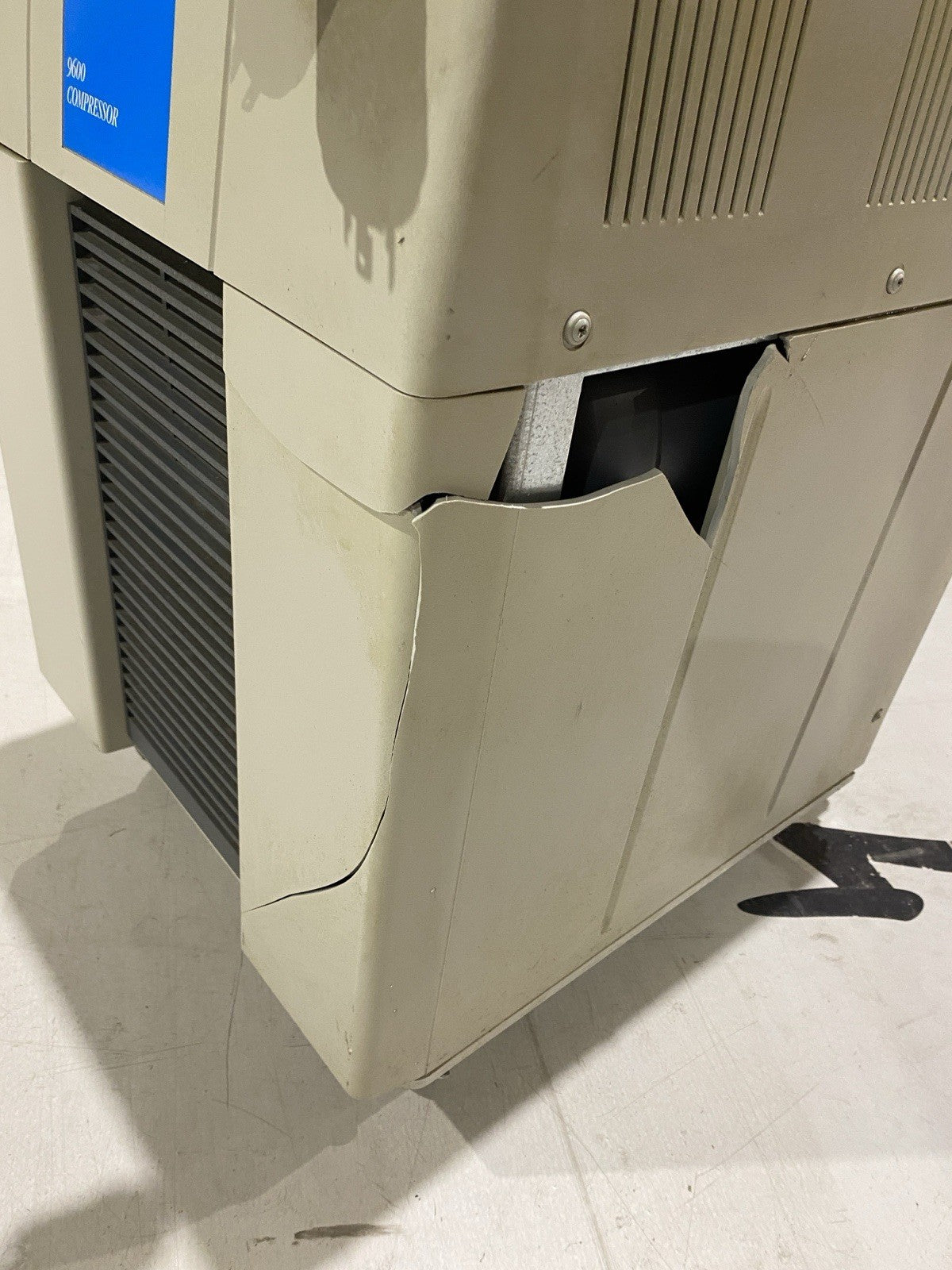 CTI Cryogenics 8135901G001 3Ph 9600 Series Compressor 380-460V Broken Casing - Maverick Industrial Sales