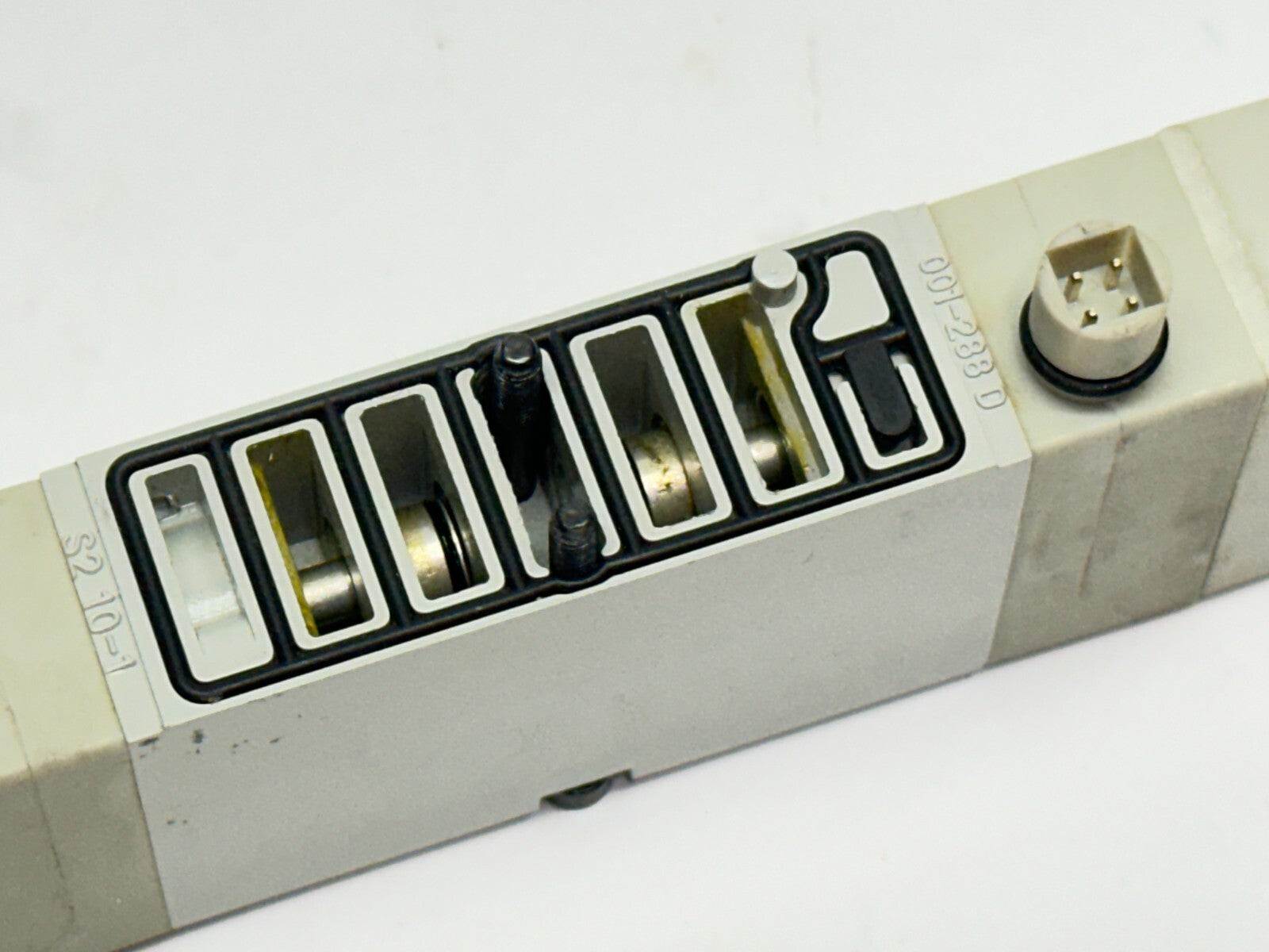 Numatics 051BBAZ2MN00061 MK 5 Series Solenoid Valve 4-Way 24VDC 1.35W - Maverick Industrial Sales