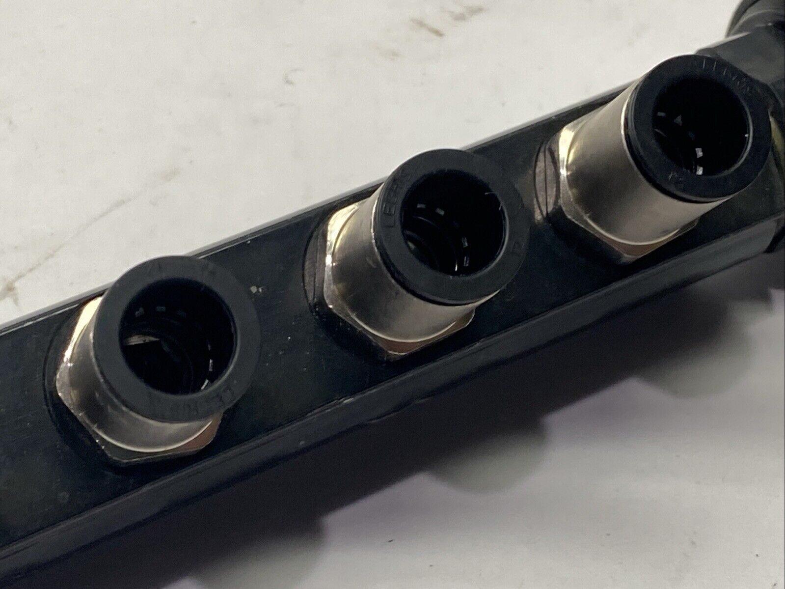 Parker 6651 25 12 04 Transair 4-Port Manifold w/ Legris 3101 Connectors - Used - Maverick Industrial Sales