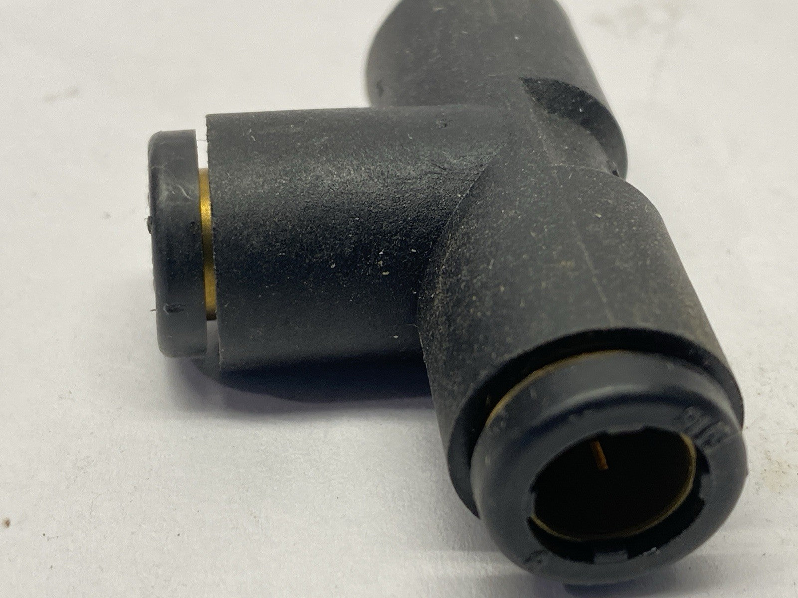 3104 06 00 | Legris Pneumatic Push-In Fitting Tee 6mm OD LOT OF 12 - New – Open box - Maverick Industrial Sales