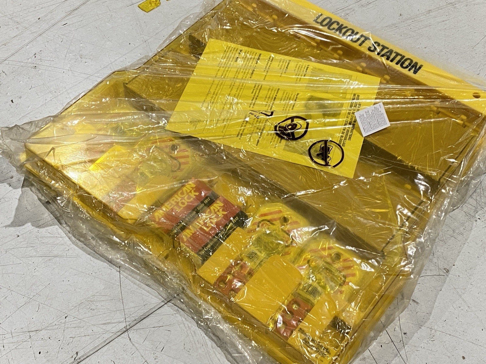 1484BP1106 | Master Lock Padlock Lockout Station DAMAGED - New – Open box - Maverick Industrial Sales