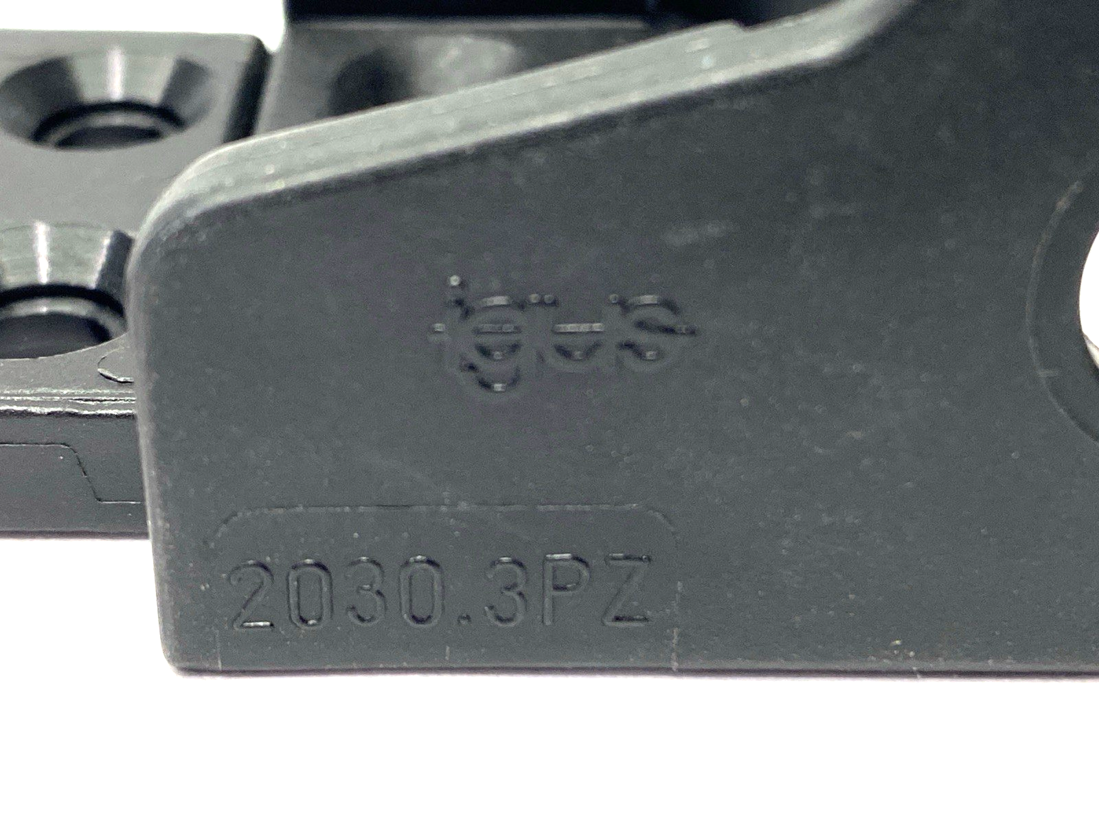 2030.3PZ | Igus & 2030.4PZ Energy Chain Mounting Bracket Set w/ Tiewrap Plate - Used - Maverick Industrial Sales