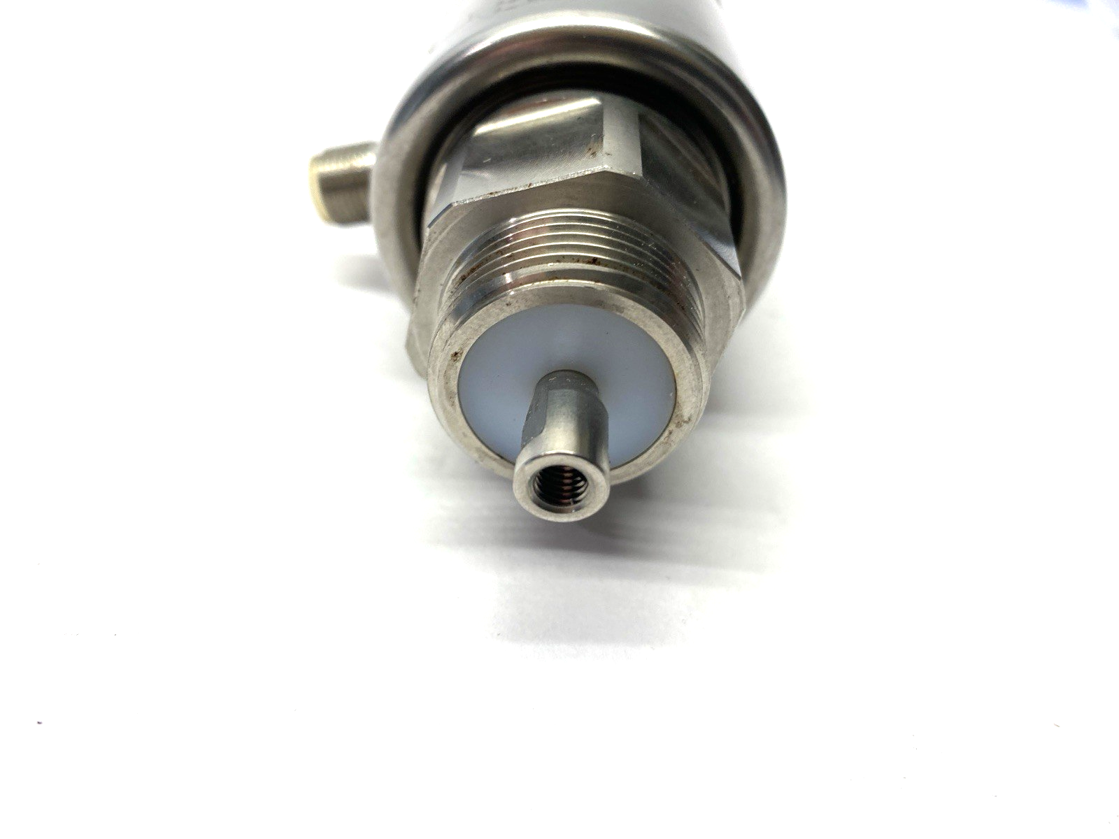 LR7000 | ifm Continuous Level Pressure Sensor 18-30VDC LR0000B-BR34AQPKG/US - Used - Maverick Industrial Sales