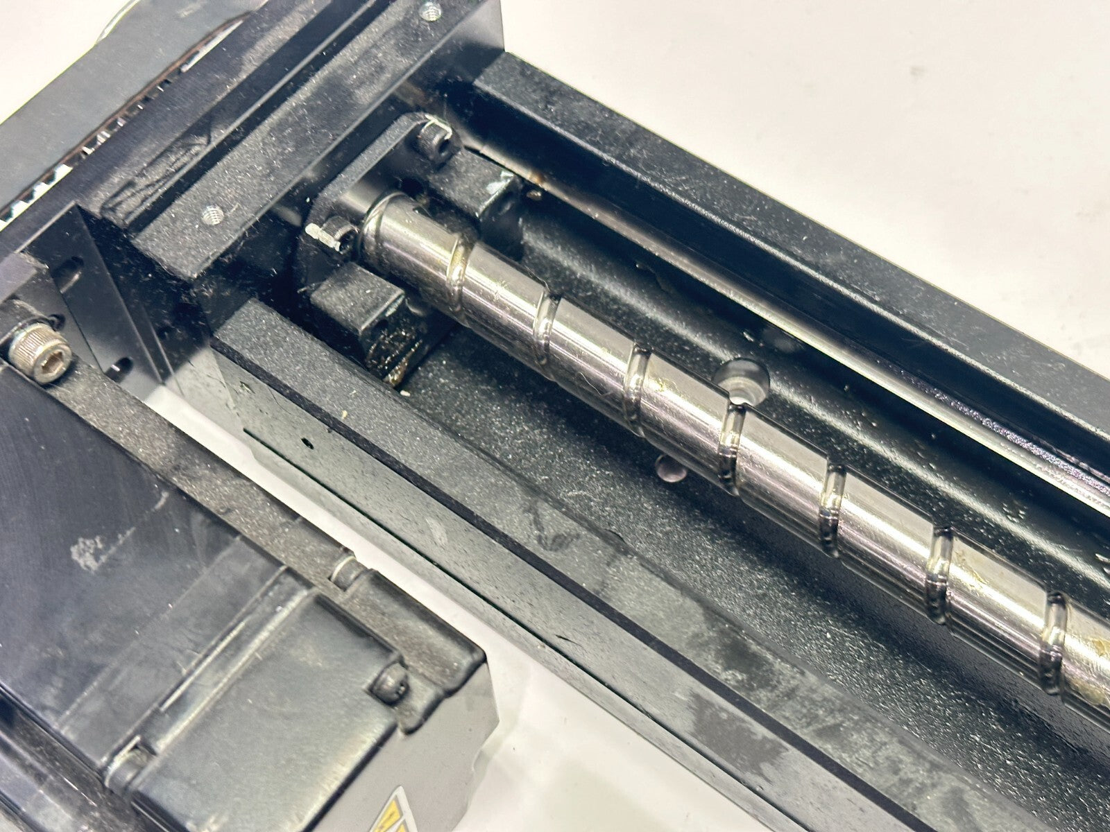 Yaskawa Electric SGMJV-04A3A61 Servo Motor w/ Linear Actuator 700mm Travel - Maverick Industrial Sales