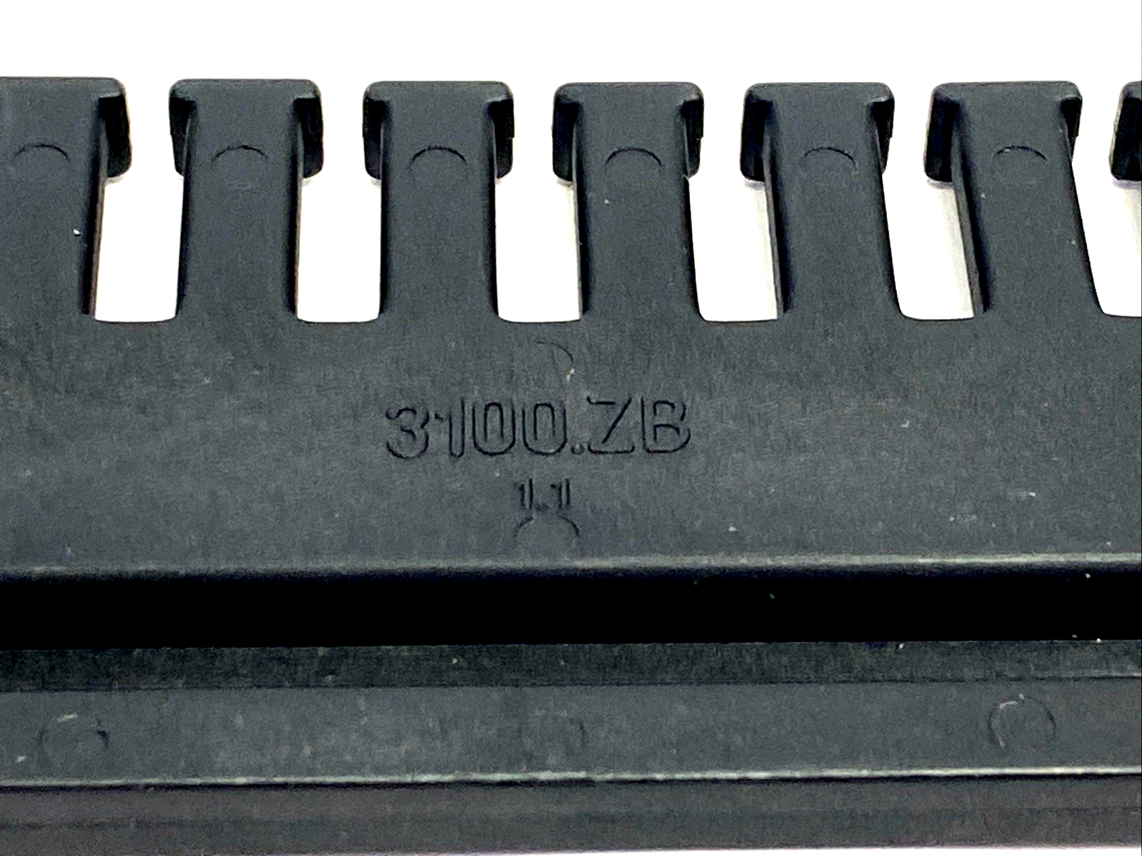 Igus 3100.ZB E-Chain Cable Carrier Tie Wrap End 3100-ZB LOT OF 20 - Maverick Industrial Sales