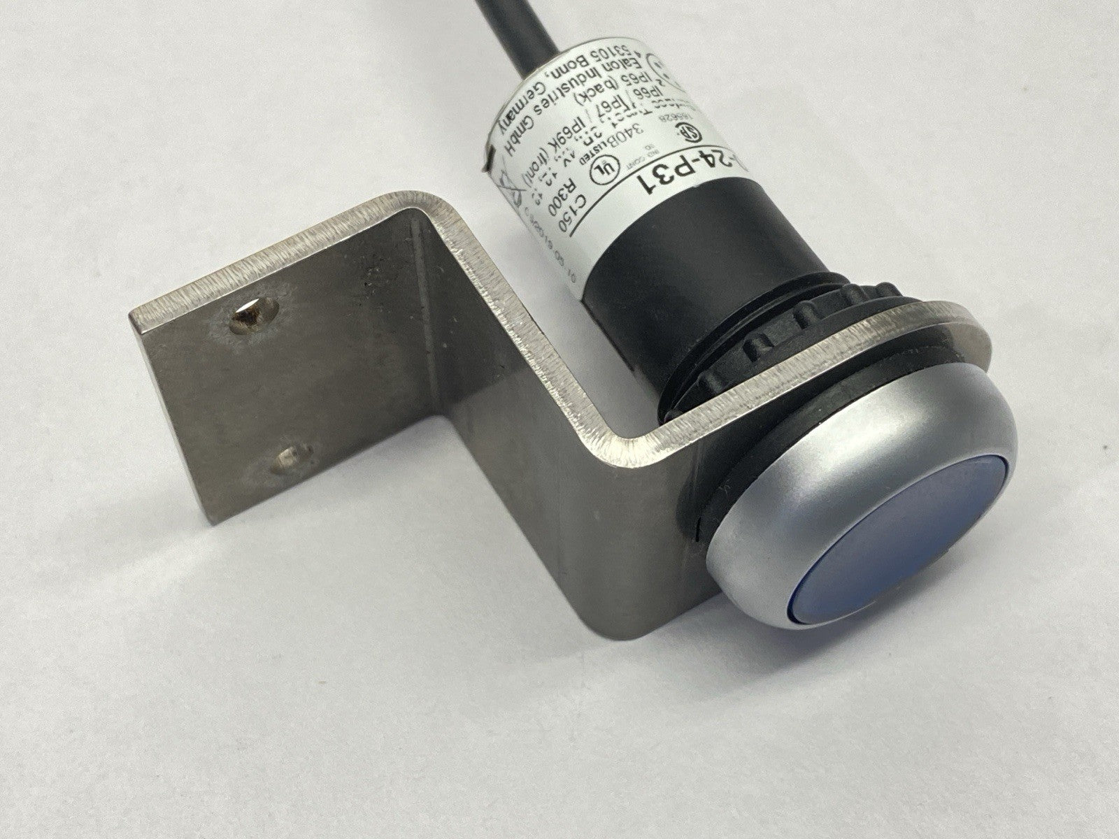 C22-DL-B-K10-24-P31 | Eaton Compact 22.5mm Pushbutton Blue Male M8 4-Pin - Used - Maverick Industrial Sales