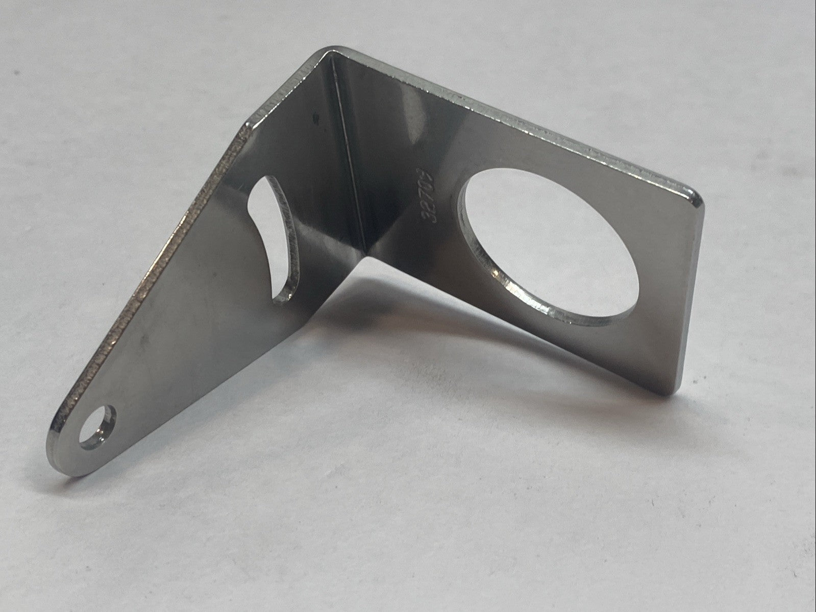 SMB30A | Banner Stainless Right-Angle Bracket For 30mm QS30/SM30 Sensors - New – Open box - Maverick Industrial Sales
