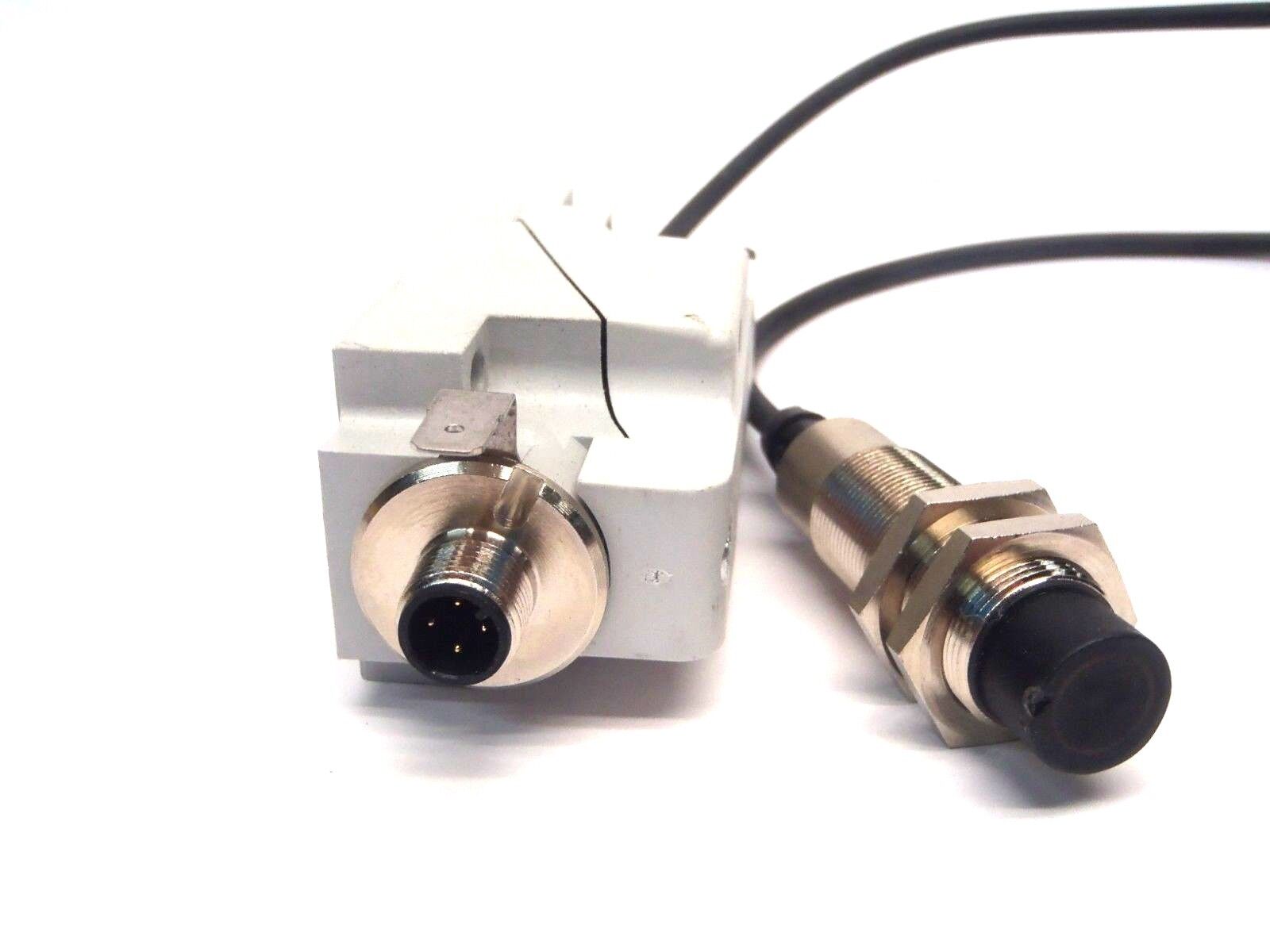 Balluff BIS L-409-045-002-07-S4 BIS00E0 Interface IO-Link 18mm Dia Sensor - Maverick Industrial Sales