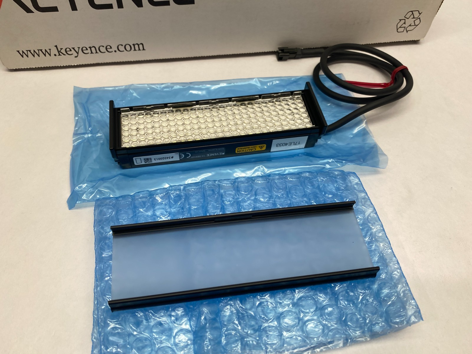 CA-DBW12W | Keyence White Bar Light 120mm w/ Diffusion Plate - New – Open Box - Maverick Industrial Sales